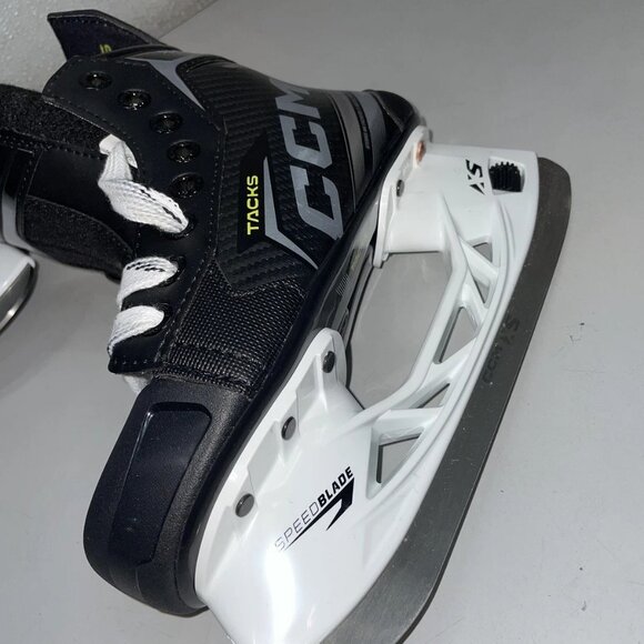 CCM Tacks XF70 Junior Ice Hockey Skates – Black – Size US 2 Regular - Picture 2 of 5
